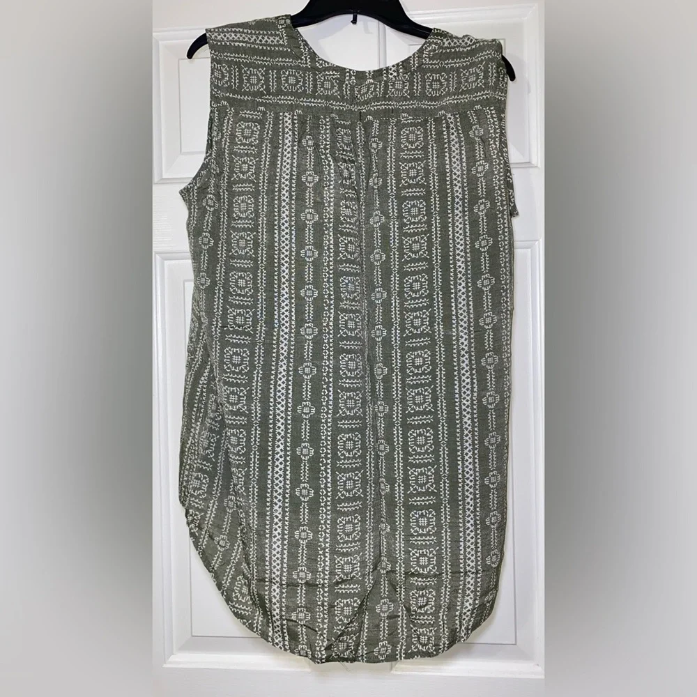 St. John’s Bay Green Trible Shirt - Picture 2 of 7